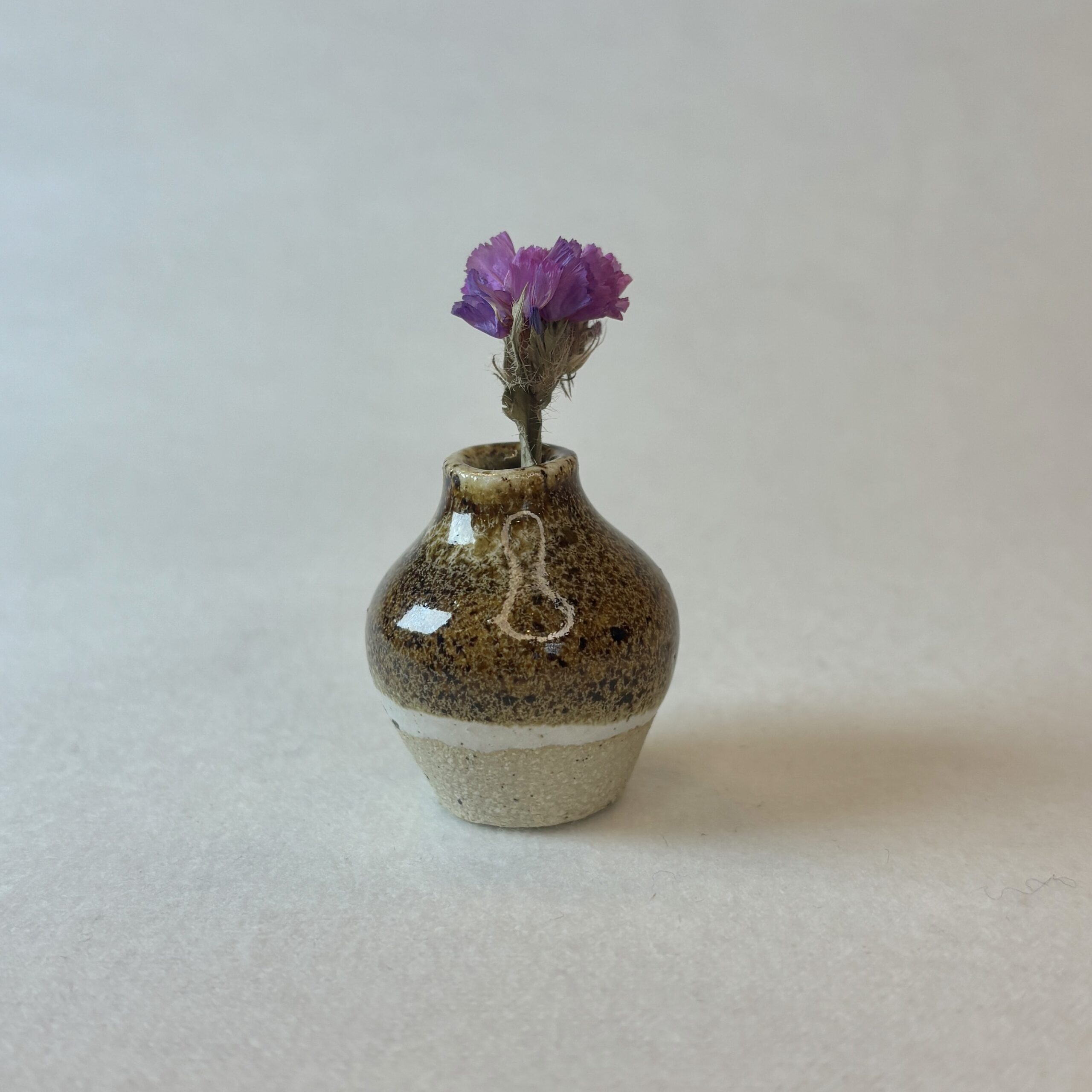 Brun minivase